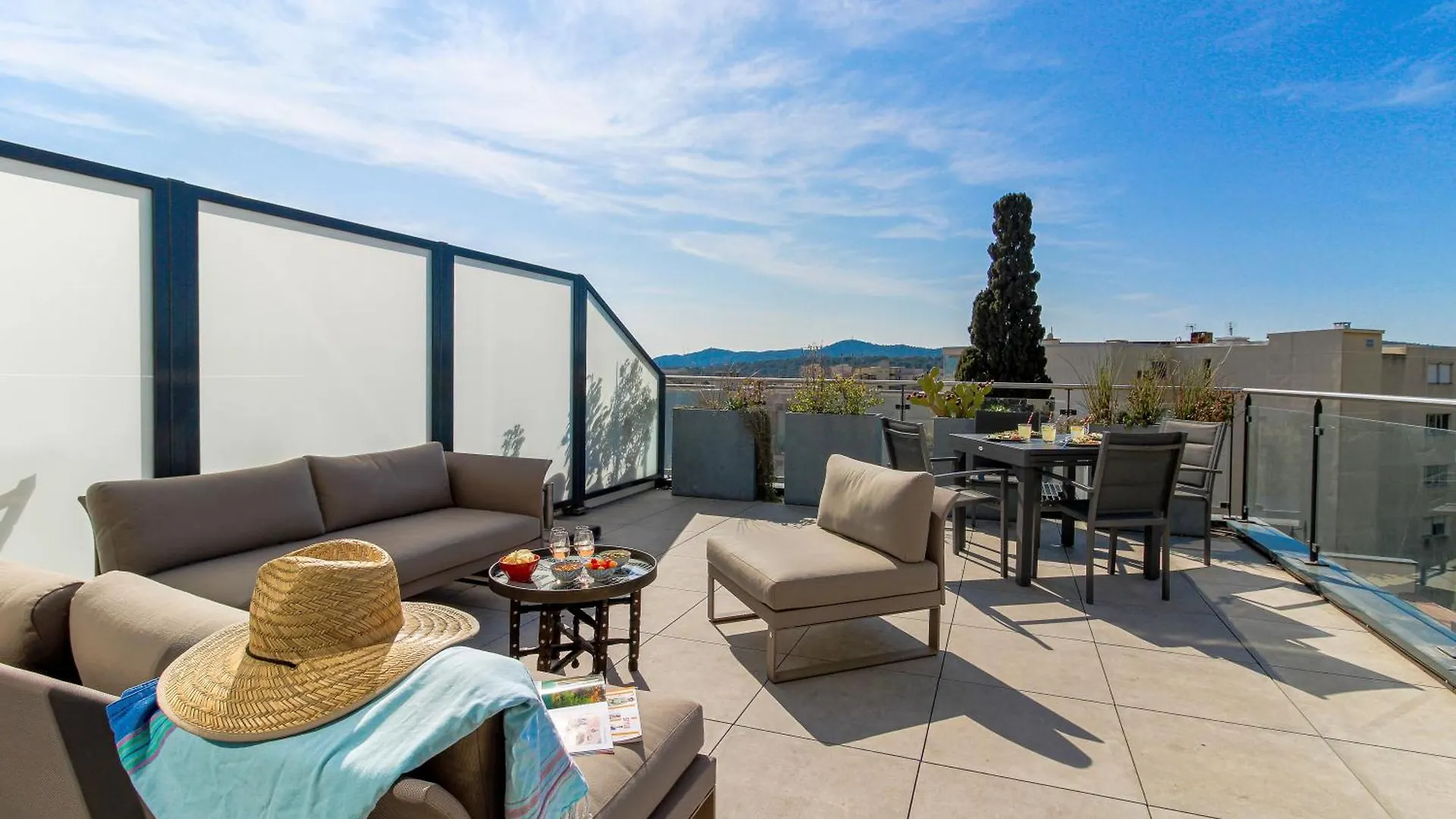 Select'Sohome: Central Lavandou Apartment with Terrace and Parking Le Lavandou